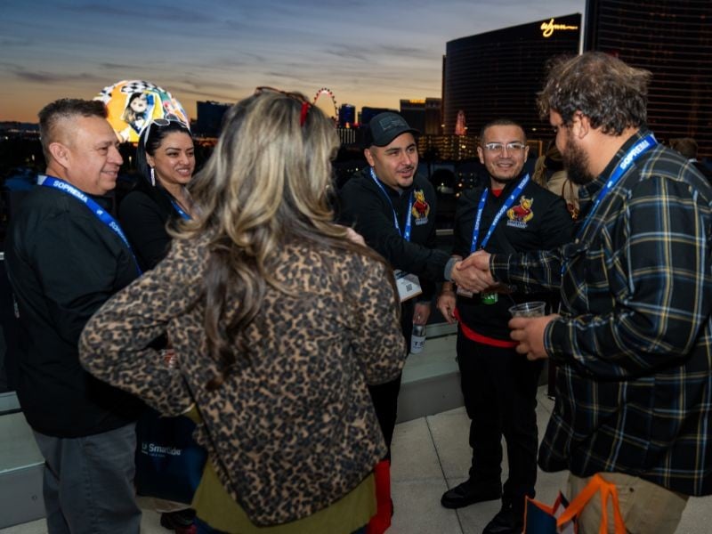 CRE27ROF-Latino-Roofers-Networking-800x600-Gallery